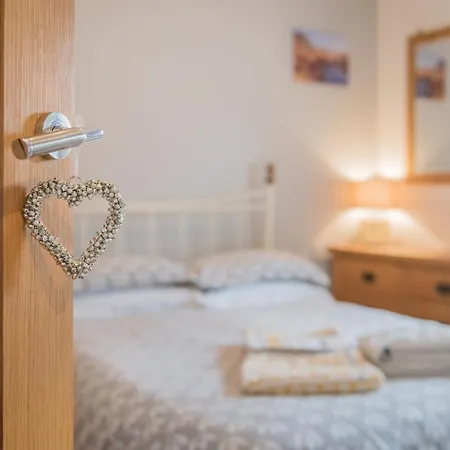 1 Bed In Alston Sz499 Semesterbostad